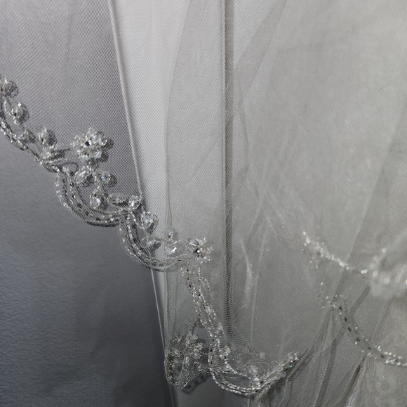 Wedding Dress - NWT Jewel by David's Bridal - Picture 9 of 11